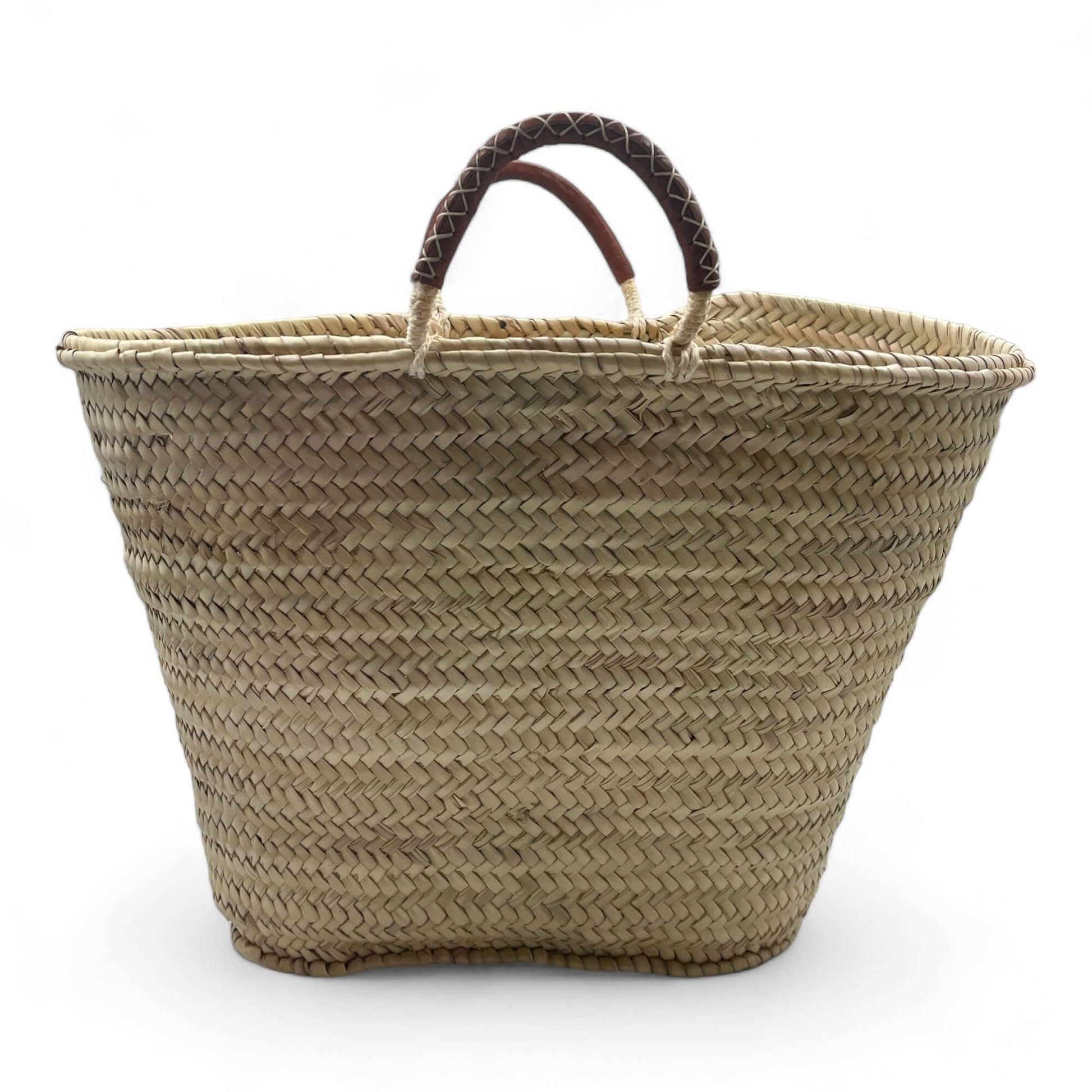 Capazo de palma con asas de cuero, ideal para playa y uso diario, elegante y versátil, perfecto para tus esenciales.