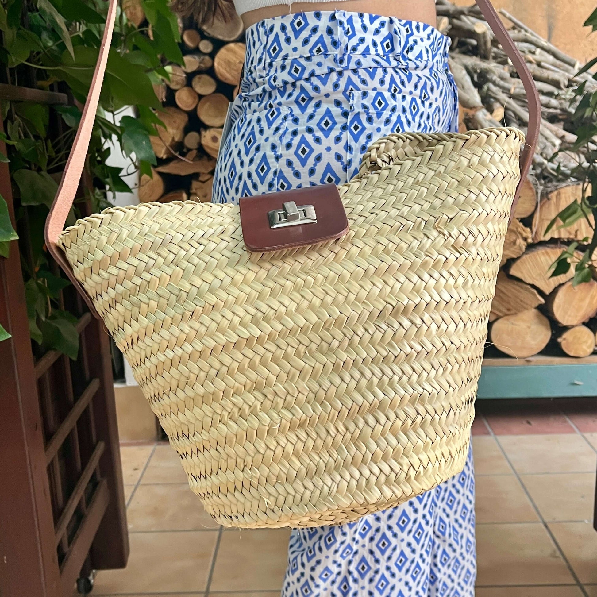 Bolso de palma de hombro con asa regulable y cremallera