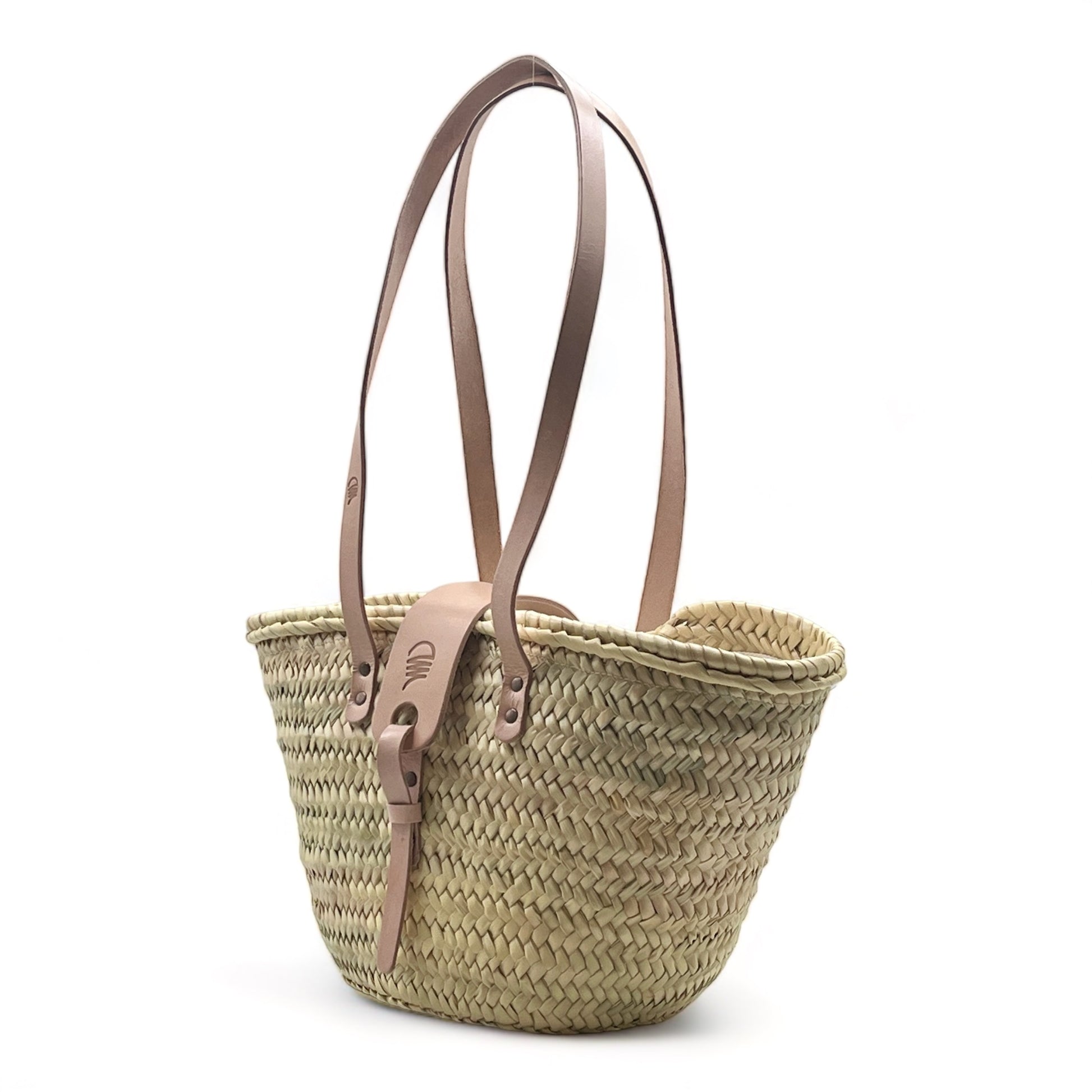 Capazo de playa de palma con asas de cuero, con cremallera y cierre de solapa, ideal para llevar tus esenciales con estilo.