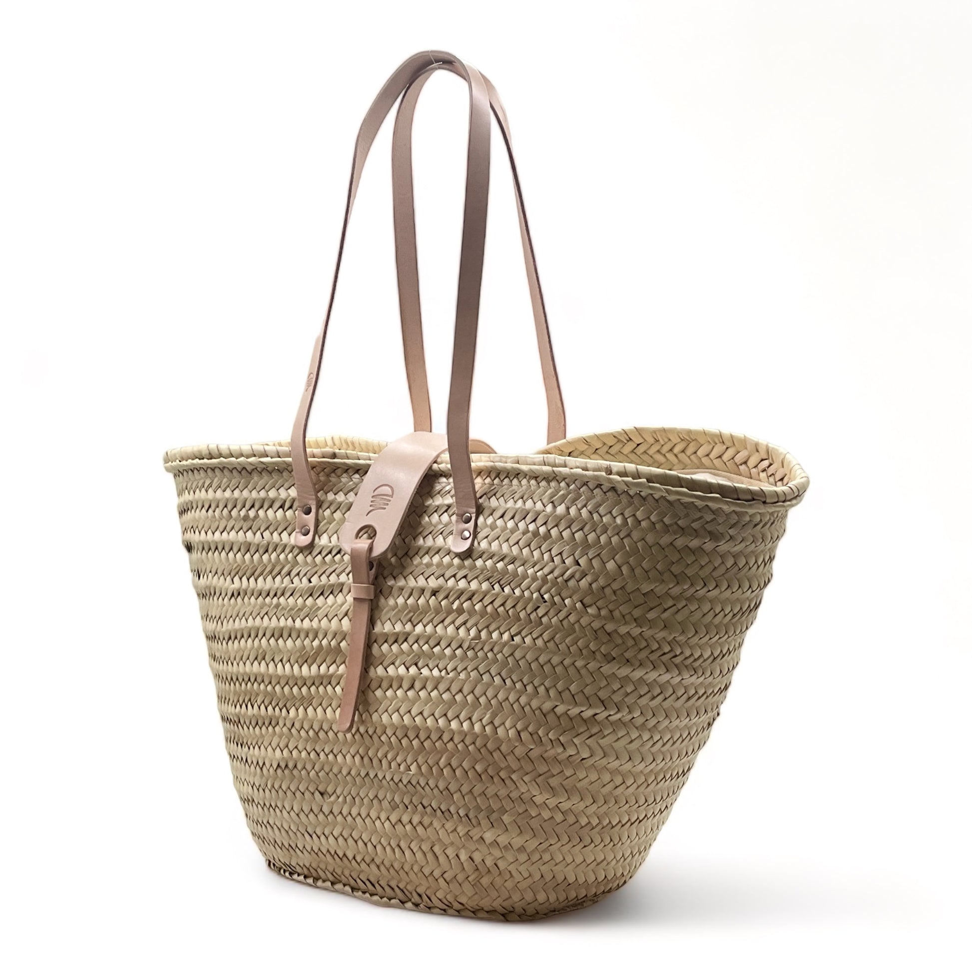 Capazo de playa de palma con asas de cuero, con cremallera y cierre de solapa, ideal para llevar tus esenciales con estilo.