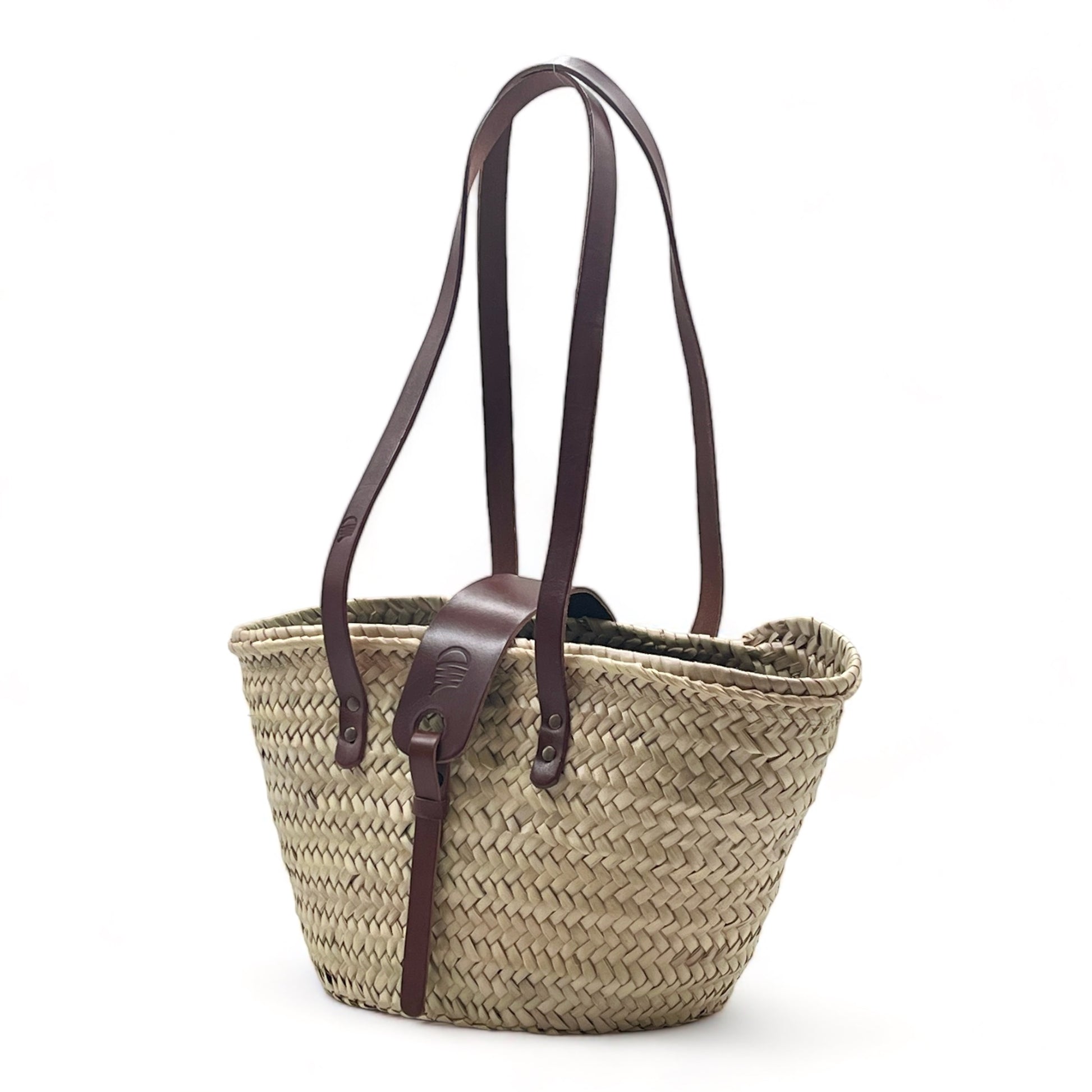 Bolso de playa de palma con asas de cuero, con cremallera y cierre de solapa, ideal para llevar tus esenciales con estilo.