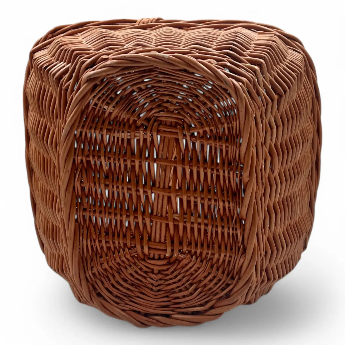 Cesta de Mimbre con forma Triangular ideal para almacenamiento