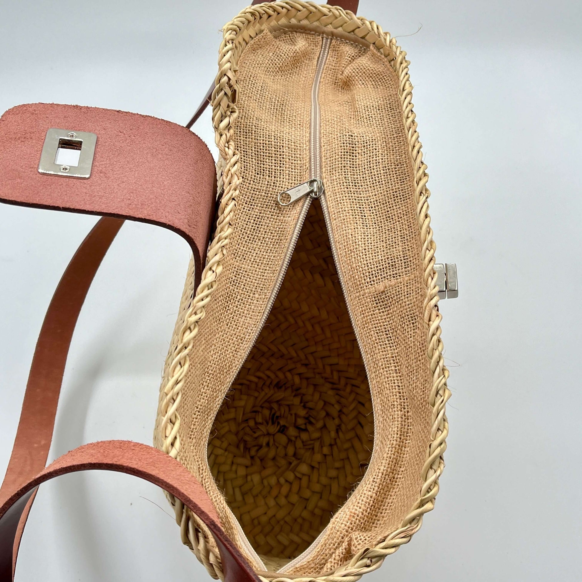 Bolso de palma de hombro con asa regulable y cremallera